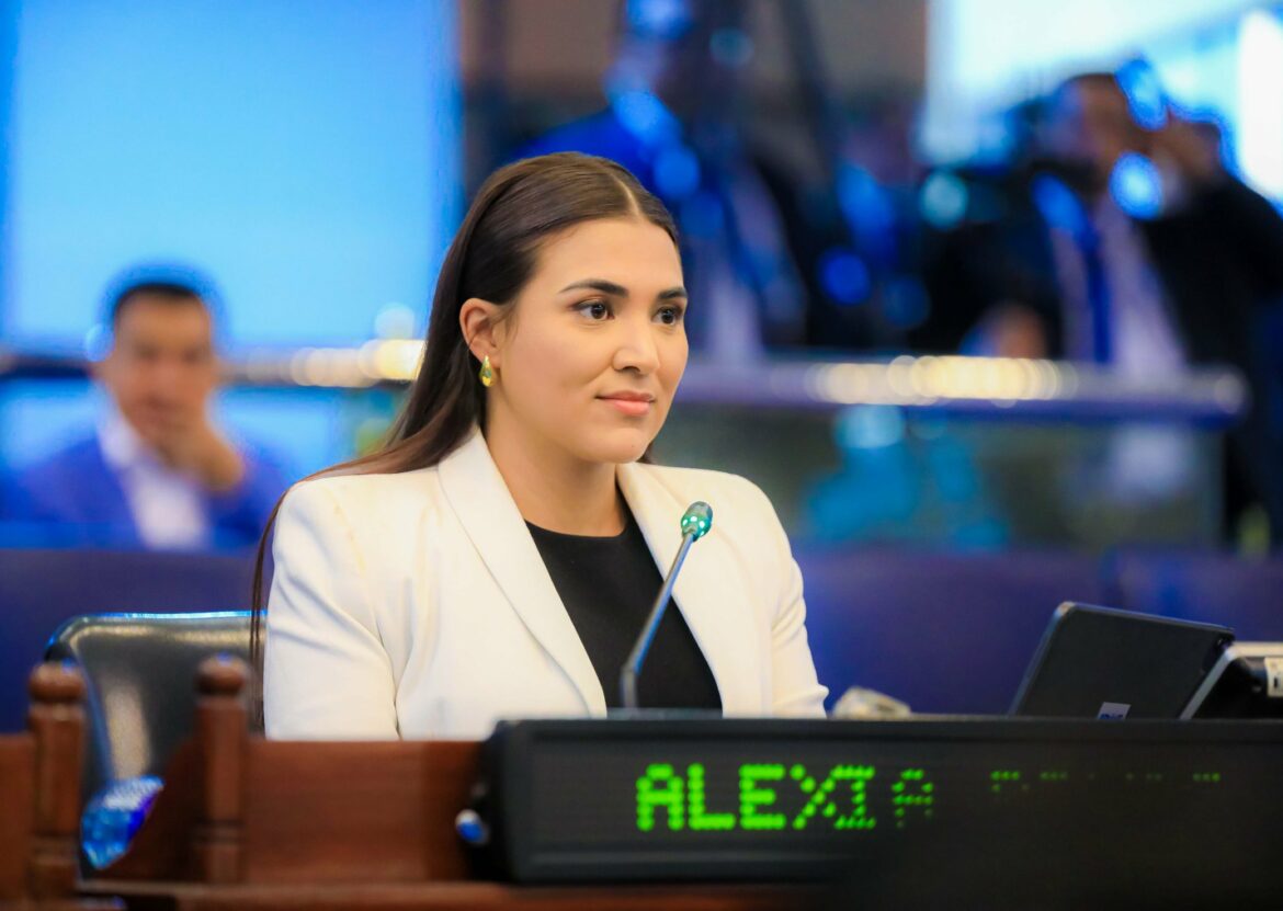 Diputada Rivas a Claudia Ortiz: “puede seguirse oponiendo a lo que quiera, pero el pueblo salvadoreño ya se opuso a que usted continúe en esta Asamblea”