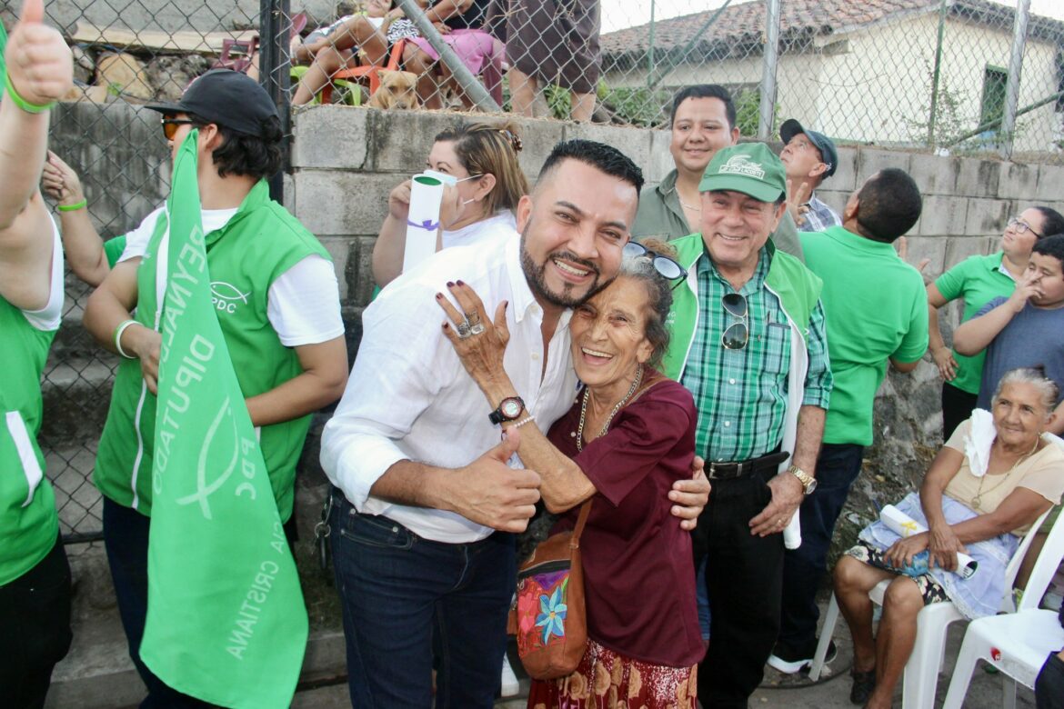 Modernización de los parques de San Miguel, entre las propuestas del candidato alcalde por el PDC, Alex Torres