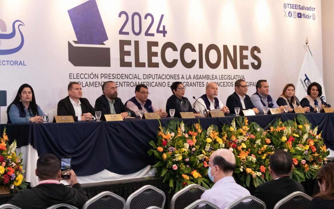 M. Cornejo se desvinculó de las cartas hechas por los otros cuatro magistrados suplentes del TSE: «el escrutinio está siendo transparente»