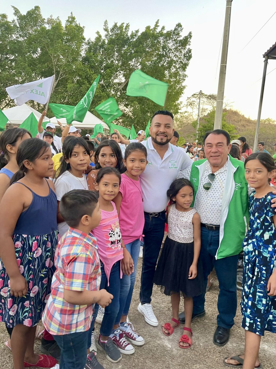 Diputado Reynaldo Carballo y candidato alcalde San Miguel Centro, Alex Torres visitan el municipio de Comacarán