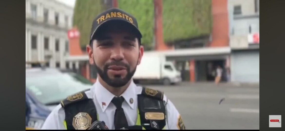 Policía de Tránsito de Costa Rica se hace viral por su parecido con el presidente Nayib Bukele