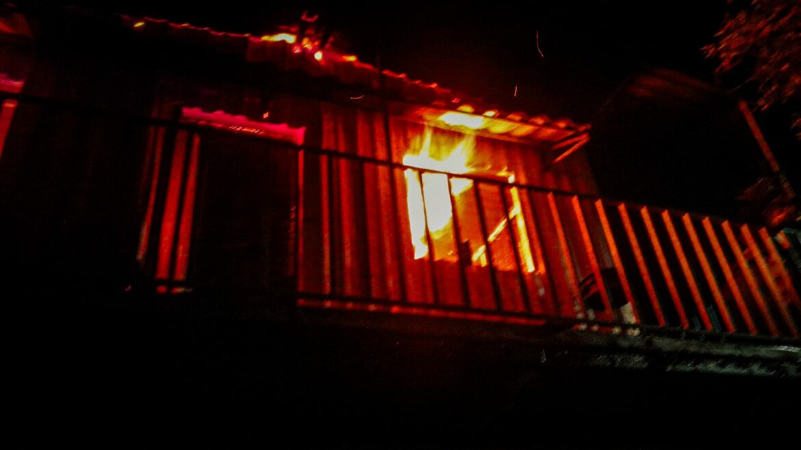 Una persona murió al interior de una vivienda que se incendió en Santa Tecla