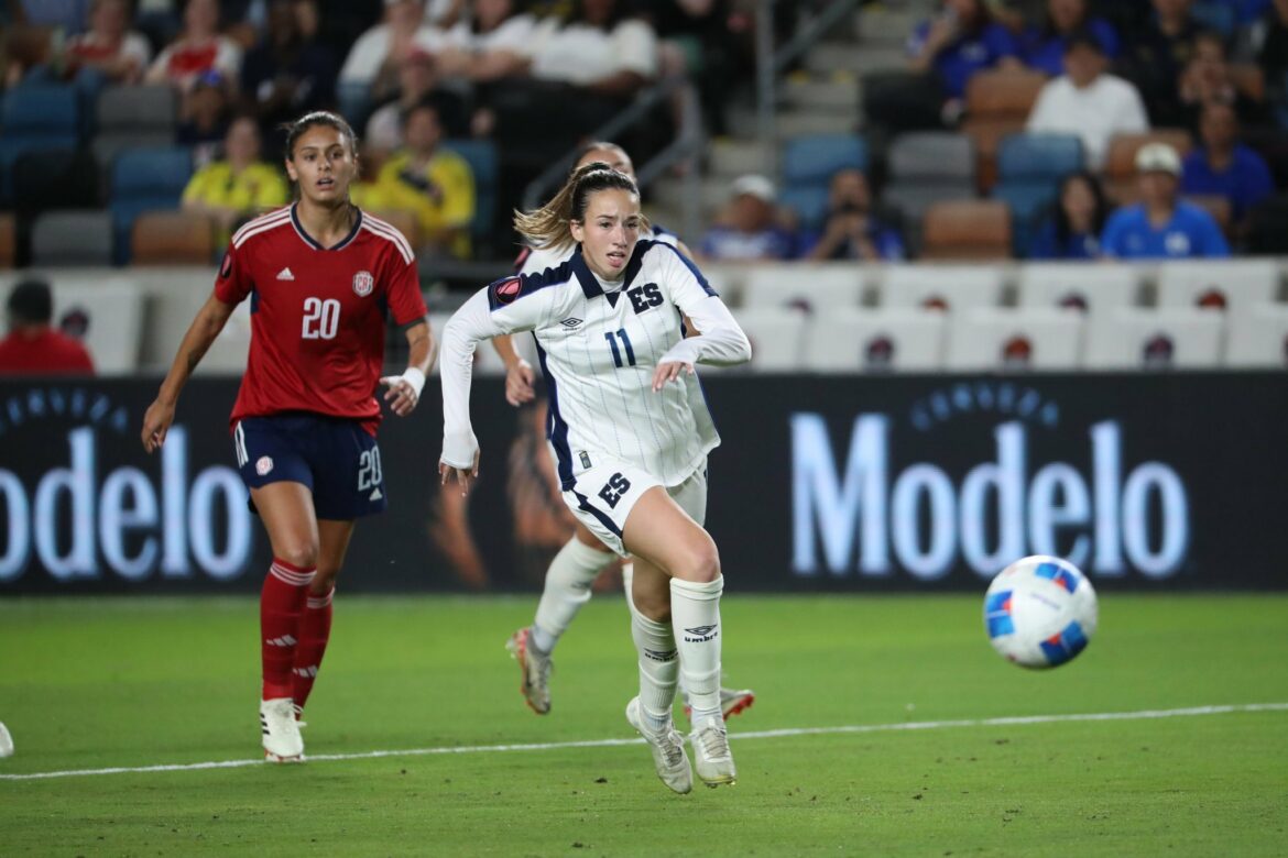 El Salvador cae ante Costa Rica 0-2 en el  Shell Energy Stadium
