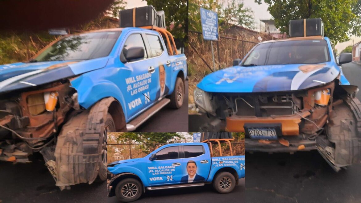 Vehículo utilizado para la campaña de Will Salgado se dio a la fuga tras provocar aparatoso accidente