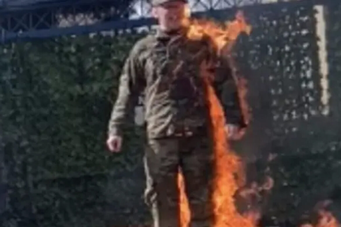 Soldado murió tras prenderse fuego frente a embajada israelí en Washington 
