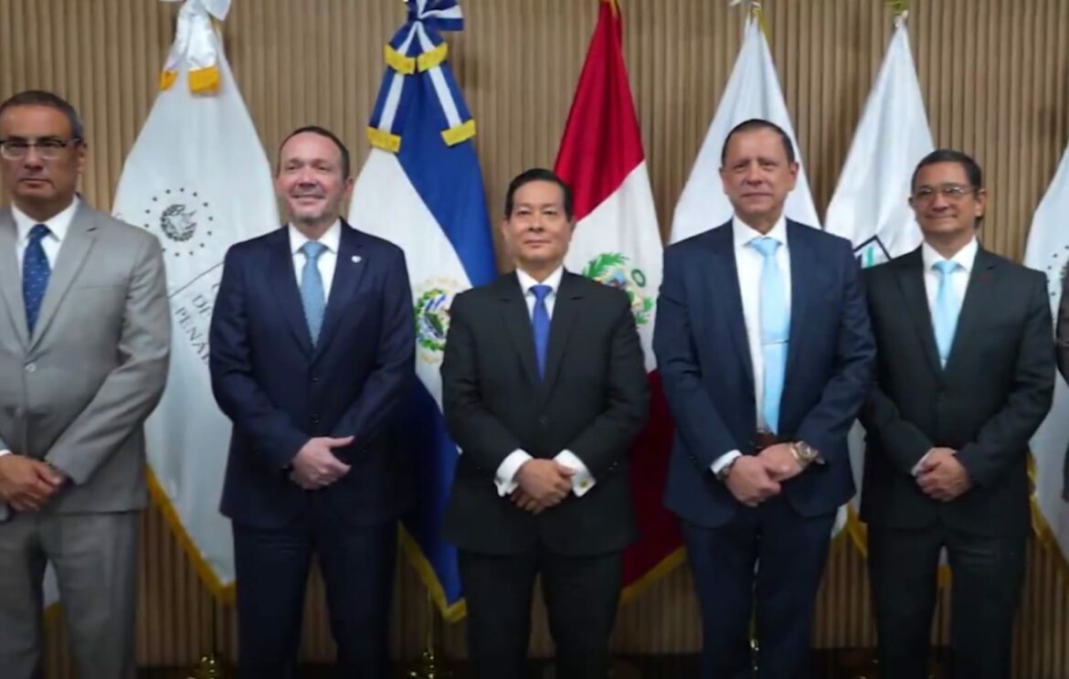 El Salvador comparte con titulares del Ministerio de Seguridad de Perú las estrategias implementadas por el presidente Bukele