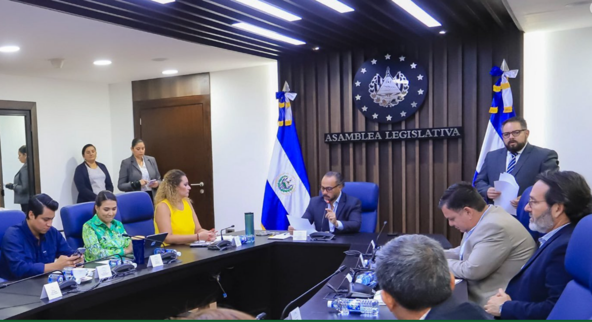 Comisión Política recibe al representante de ASPROES para dar sus aportaciones al estudio de la Ley de Especialidades de las Profesiones Médicas
