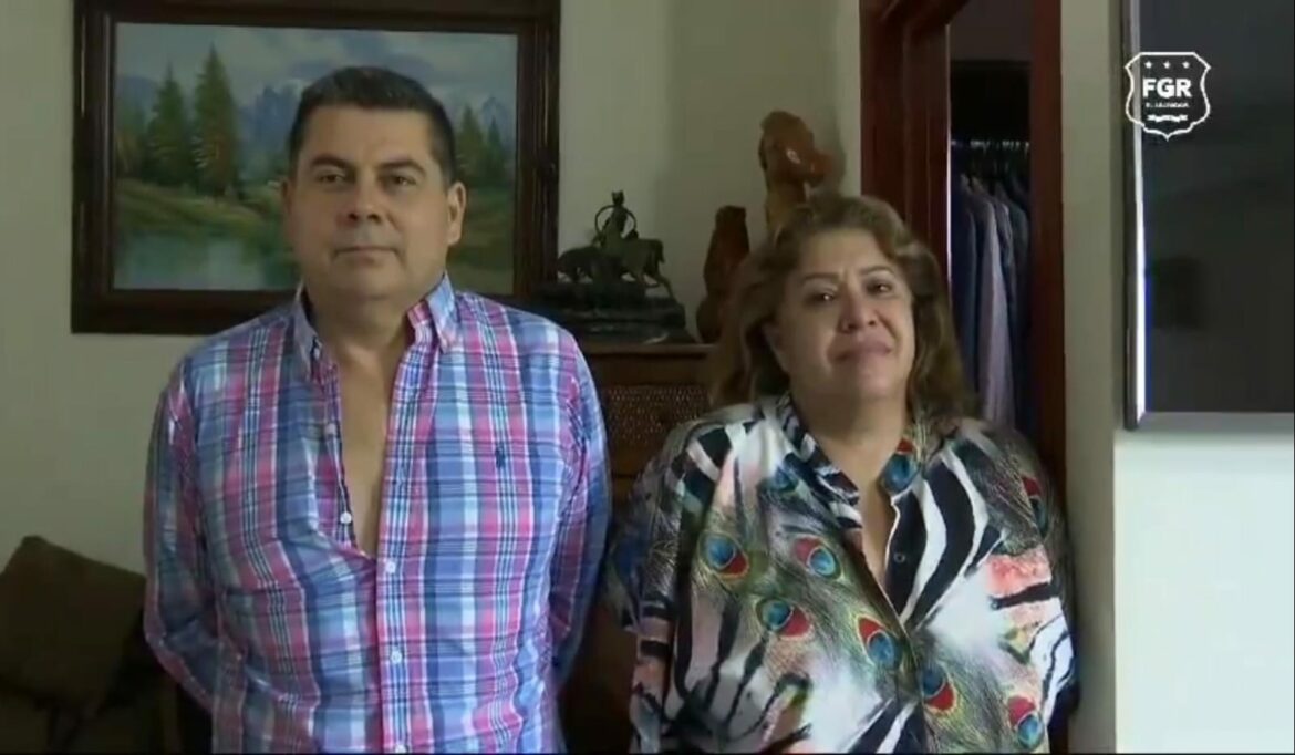 FGR presenta dictamen de acusación contra pareja de esposos por traficar droga y portar armas ilegales