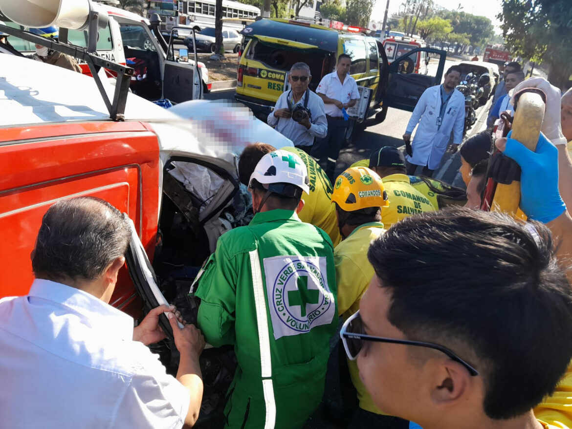 Varios lesionados en accidente vial sobre el bulevar del Ejército