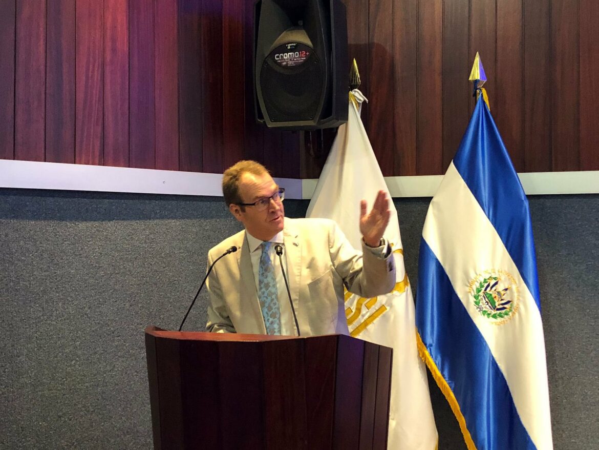 Embajador de Reino Unido reconoció la victoria de Bukele ante cuestionamientos de LPG