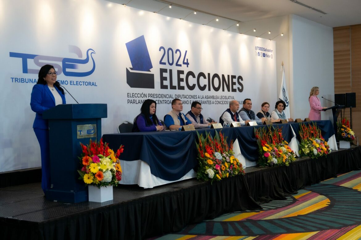 TSE apertura oficialmente la jornada de votación de concejos municipales y Parlacen