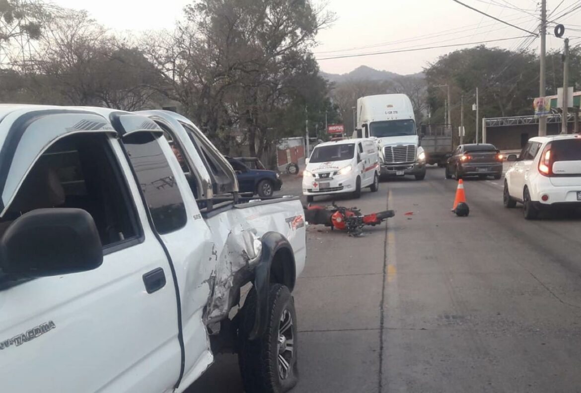 Muere motociclista en aparatoso accidente de tránsito carretera hacia Metapán