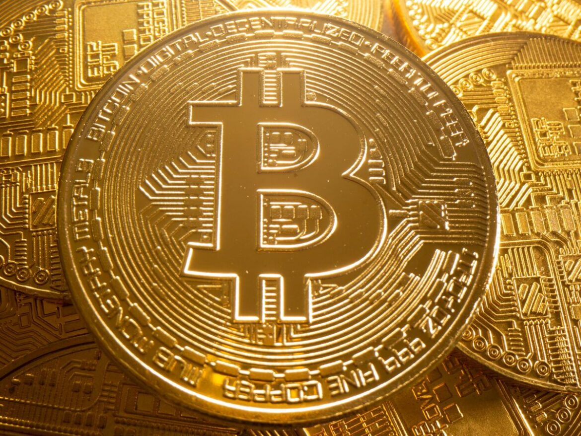 Bitcoin supera los 72 mil dólares logrando nuevo récord histórico