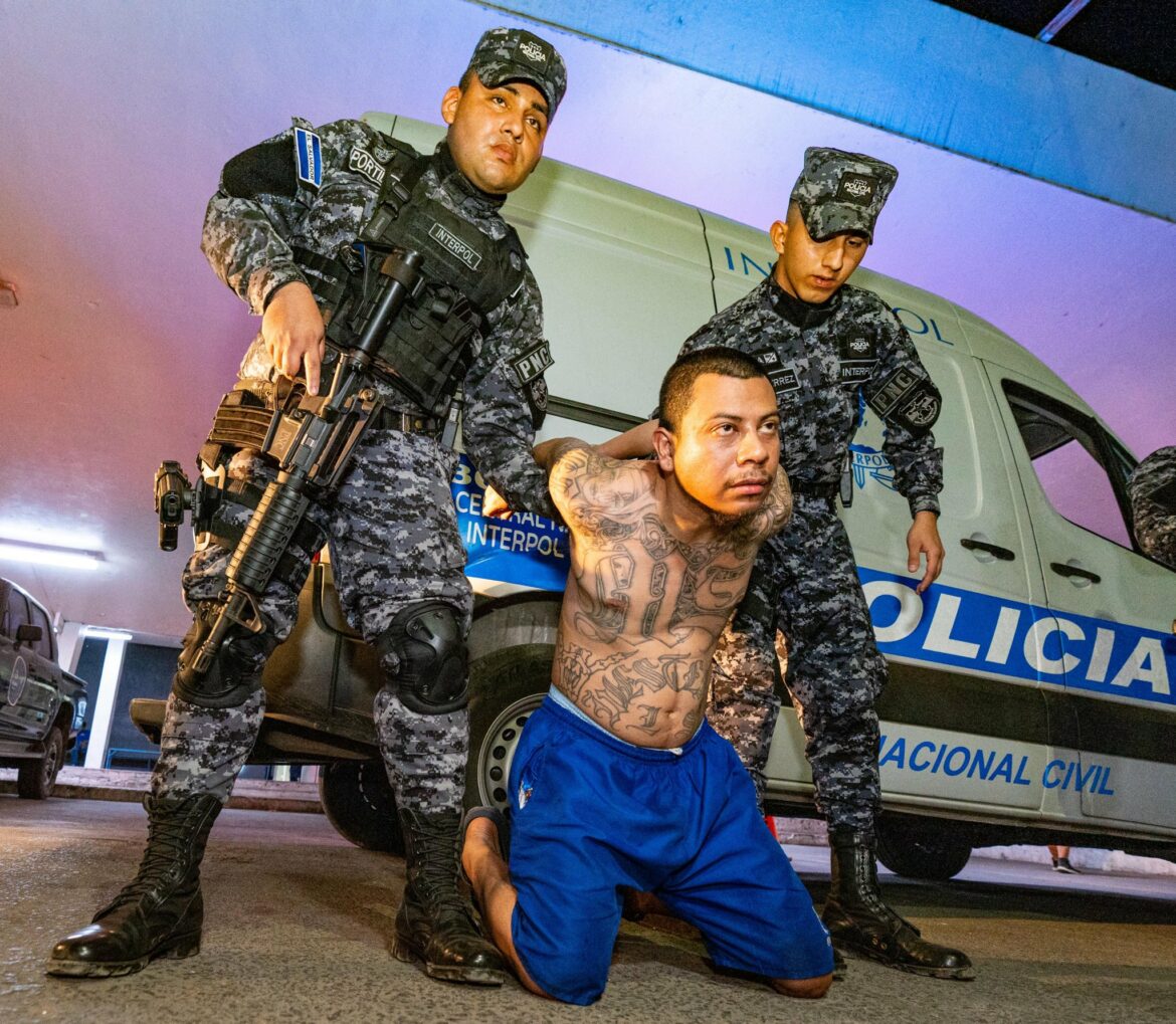 Capturan a la silla 14 de las 15 que lideraban la estructura MS13, uno de los responsables de ordenar los asesinatos de salvadoreños en marzo de 2022
