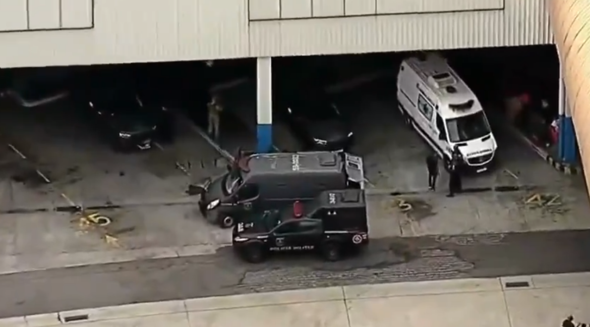 Un asaltante armado toma como rehenes a 18 pasajeros de un autobús en Río de Janeiro