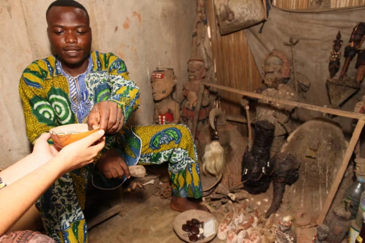 Más de 50 muertos por ingerir ‘mbulungo’, bebida que ‘delataba’ si eran brujos, en Angola