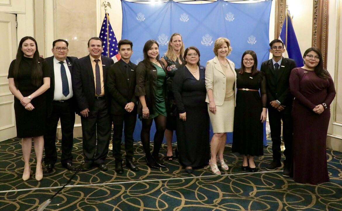 En 10 años, el SASP por medio de EE.UU., ha invertido $1.3 millones para la educación de salvadoreños