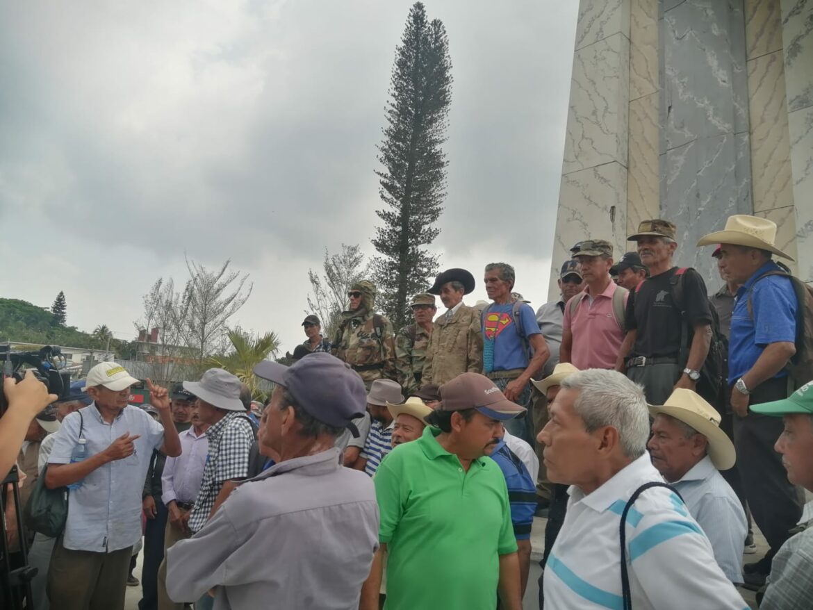 Veteranos y excombatientes piden mesa de diálogo con el Gobierno para solicitar aumento a las pensiones