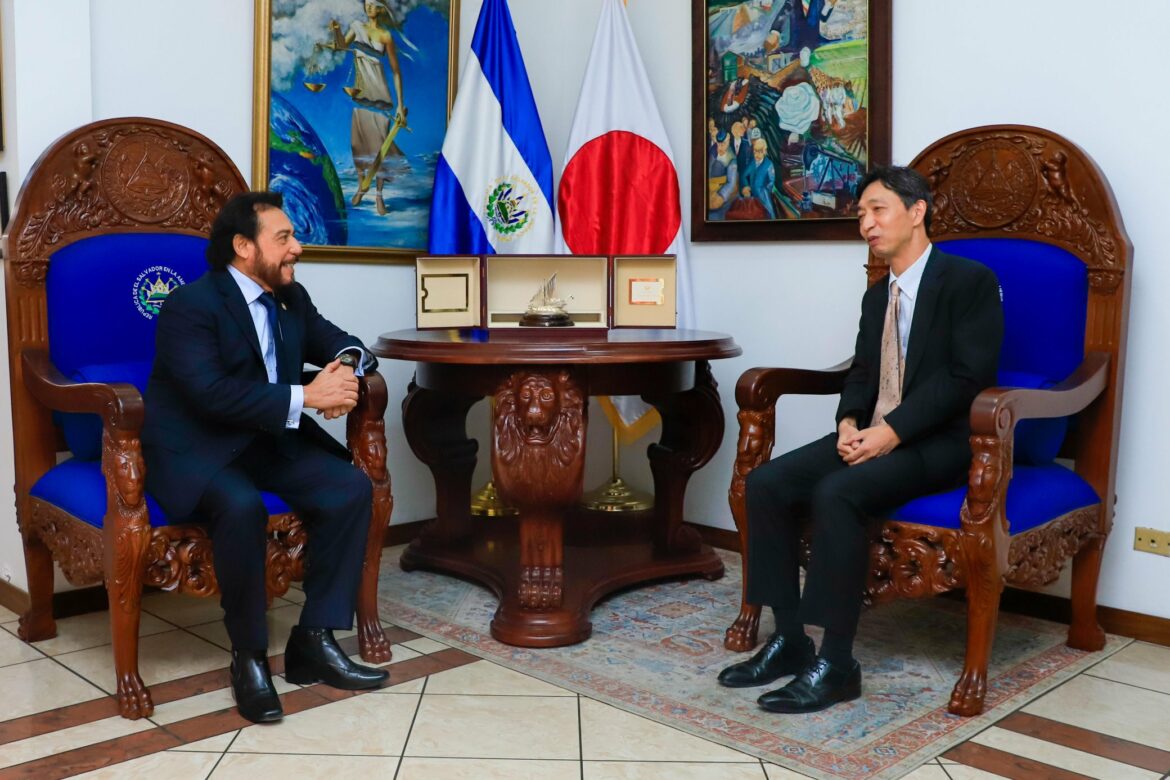 El vicepresidente Ulloa se reúne con embajador de Japón en El Salvador, Yoshitaka Hoshino