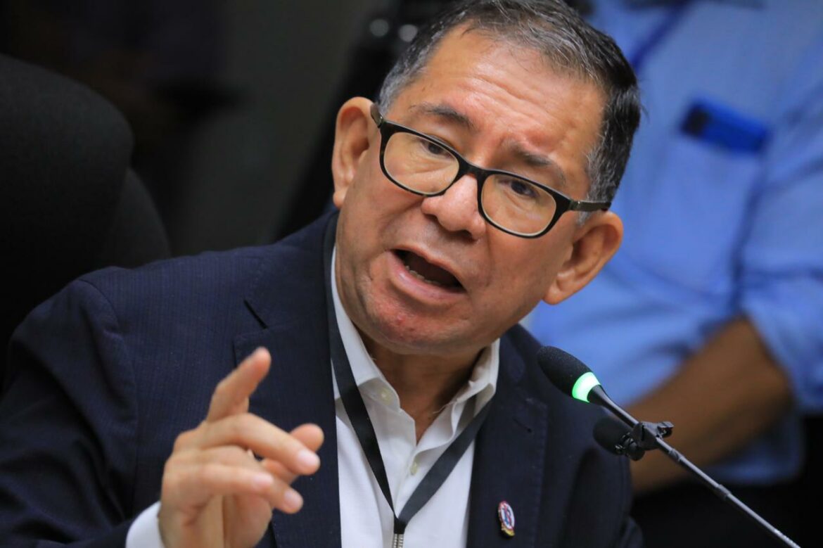 Eugenio Chicas considera probable que en 2027 no se realicen los comicios electorales de alcaldes y diputados
