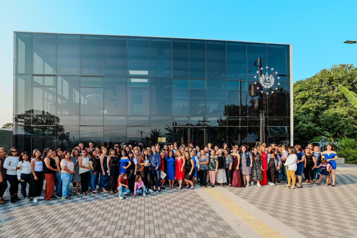 Gobierno lanza taller exponencial “Mujeres y Esencia”