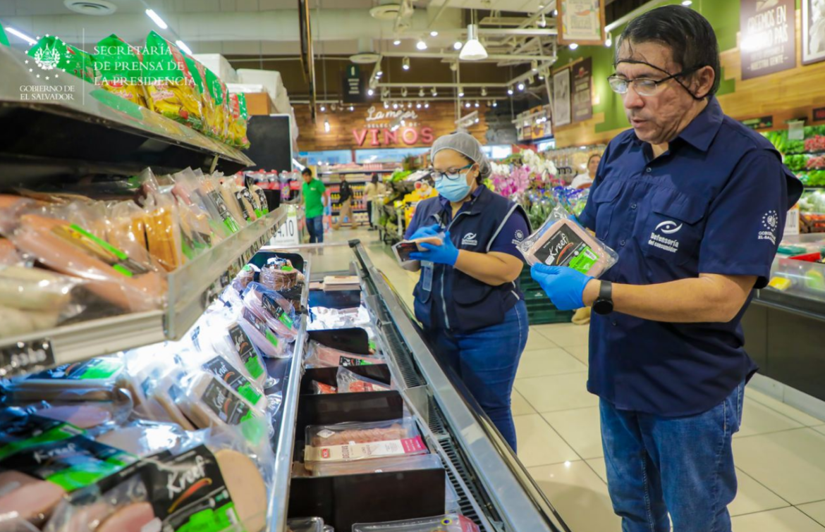 Defensoría del Consumidor ha encontrado 20 hallazgos de incumplimientos, relacionados principalmente con producto vencido en lo que va del Plan Verano 2024