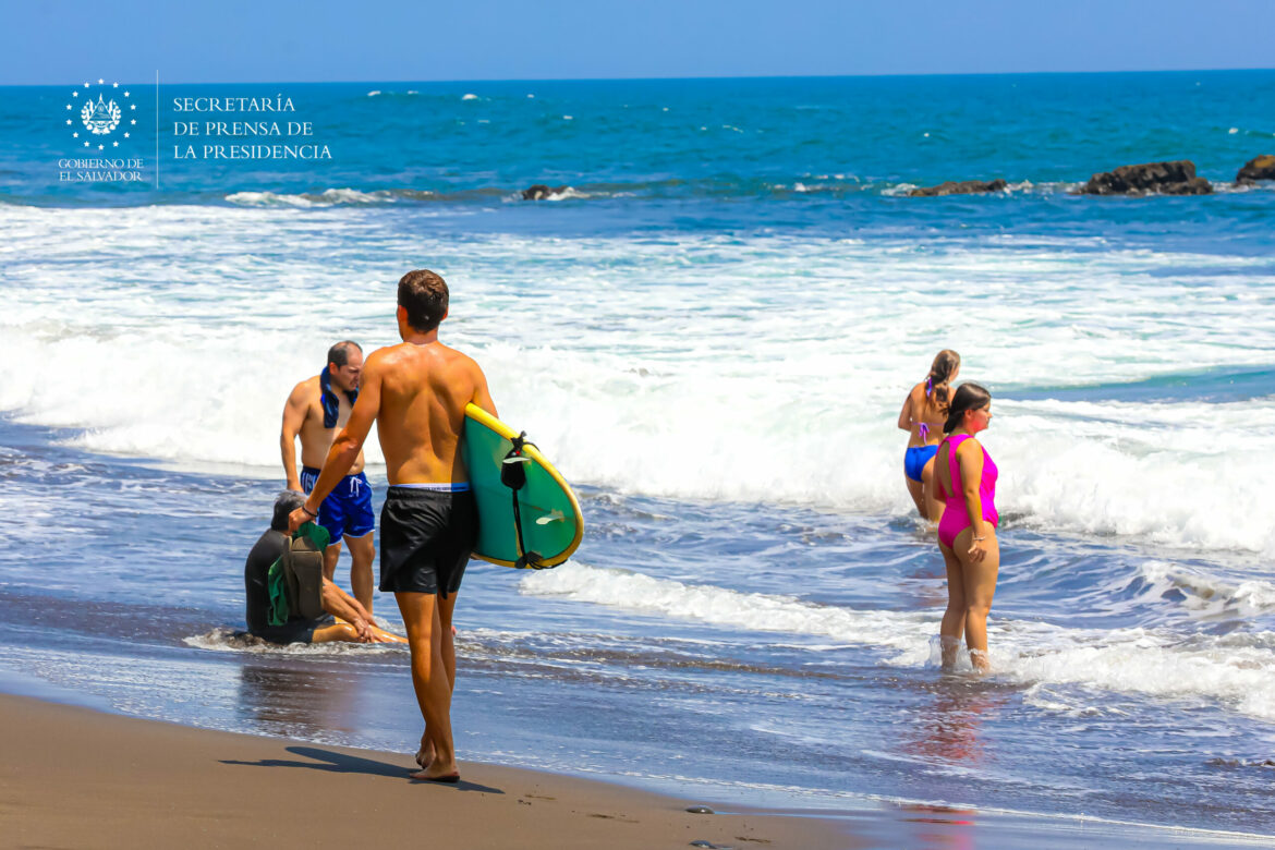 Turistas destacan la seguridad y la transformación de El Salvador