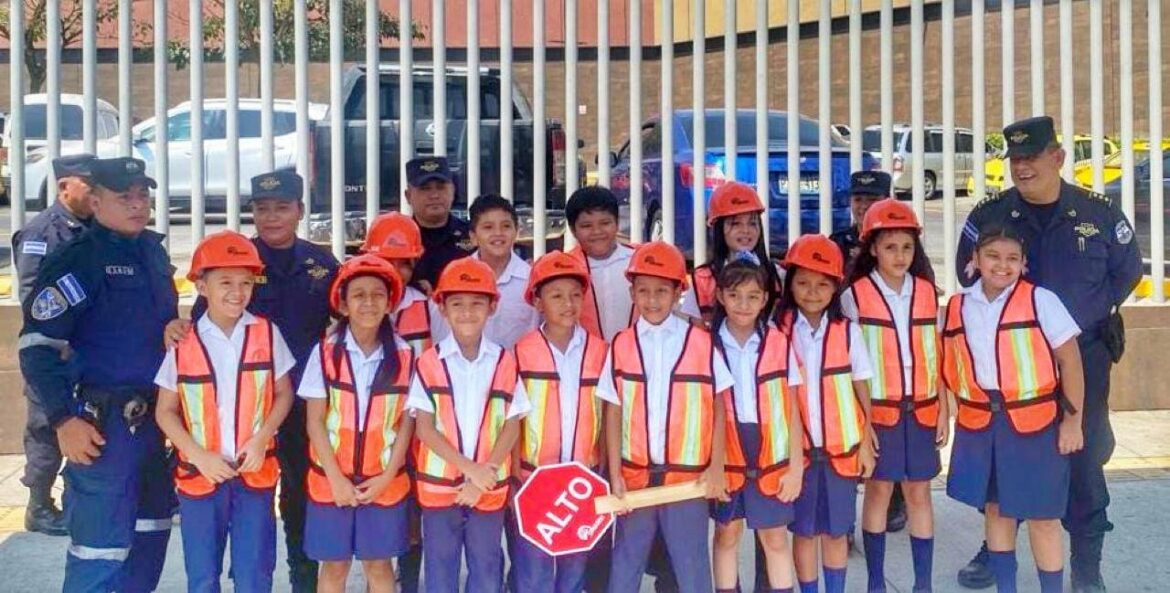 La PNC de Tránsito incorporó «mini policías», en Apopa