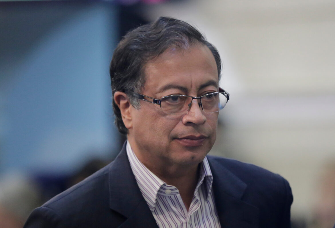 Petro llamó a consultas a su embajador en Argentina y expulsó de Colombia a diplomático de Javier Milei
