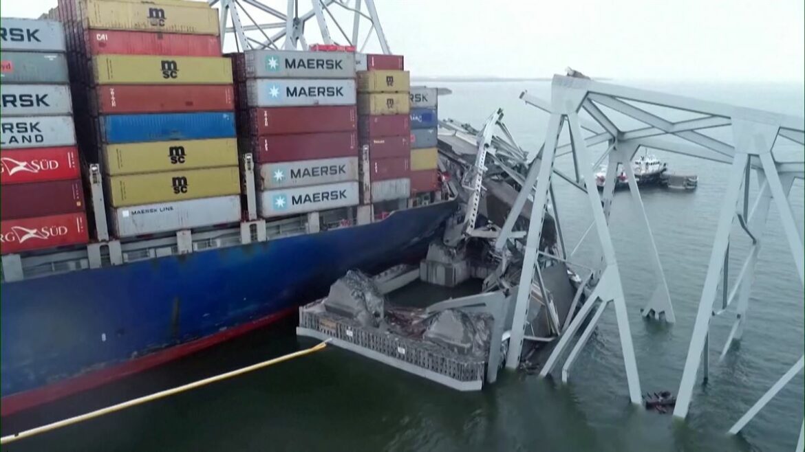 El barco que chocó con el puente de Baltimore transportaba contenedores con químicos peligrosos