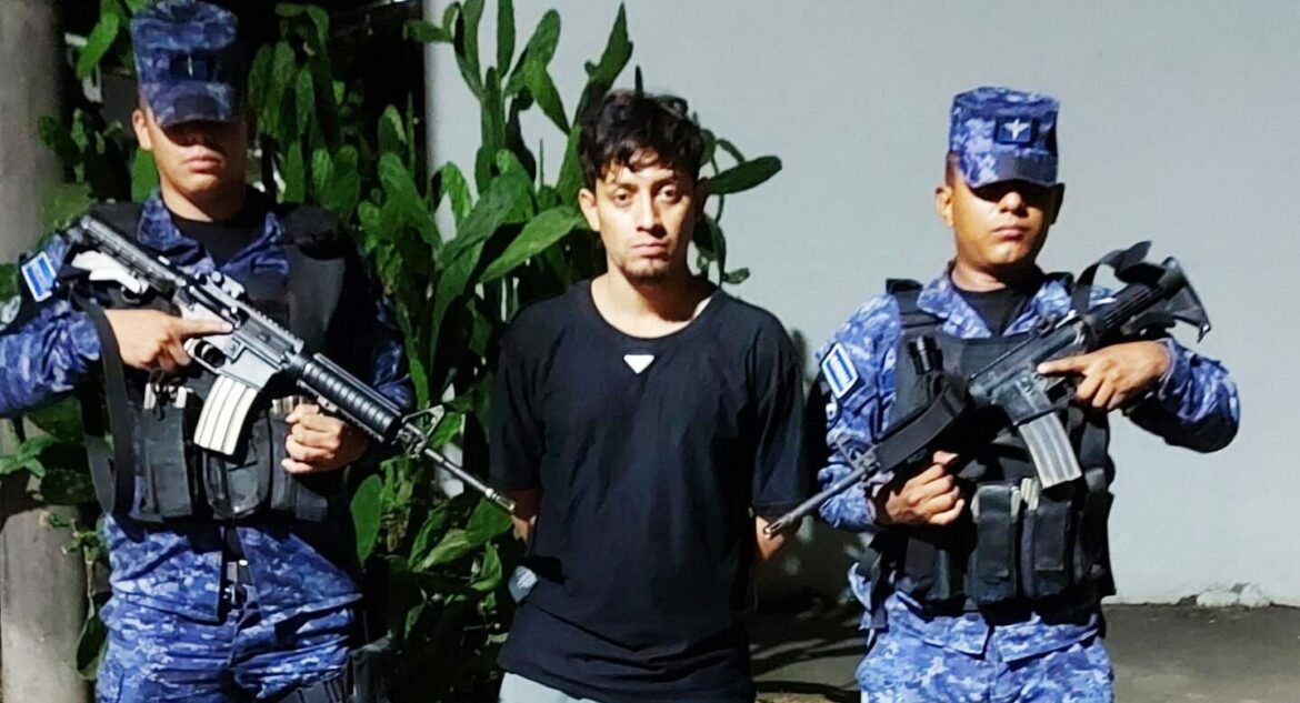 Ubican a hombre con más de 40 bolsas de sustancias ilícitas