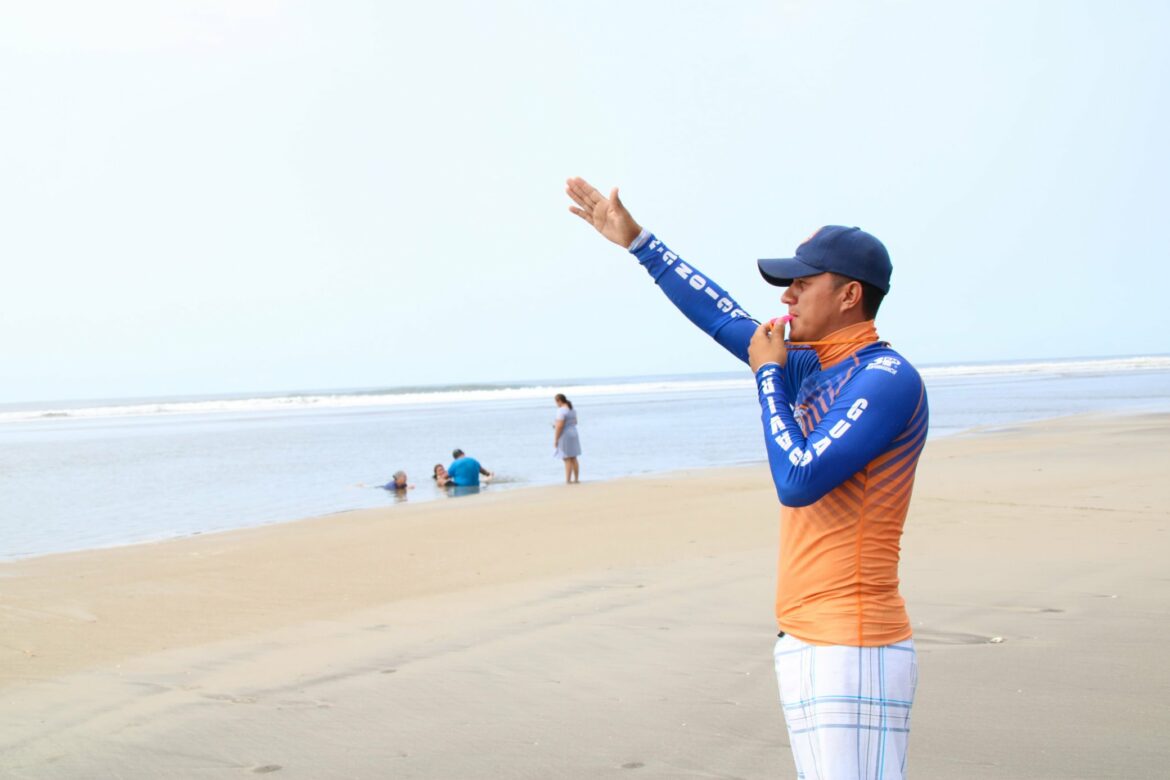 MARN advierte posible arrastre en playas debido a las corrientes de retorno hasta el 1 de abril