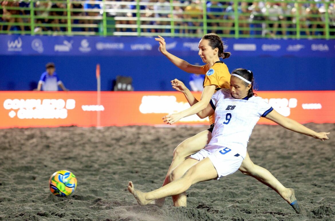 ¡Triunfo azul y blanco! El Salvador goleó a Bahamas en su debut en el Beach Soccer Cup