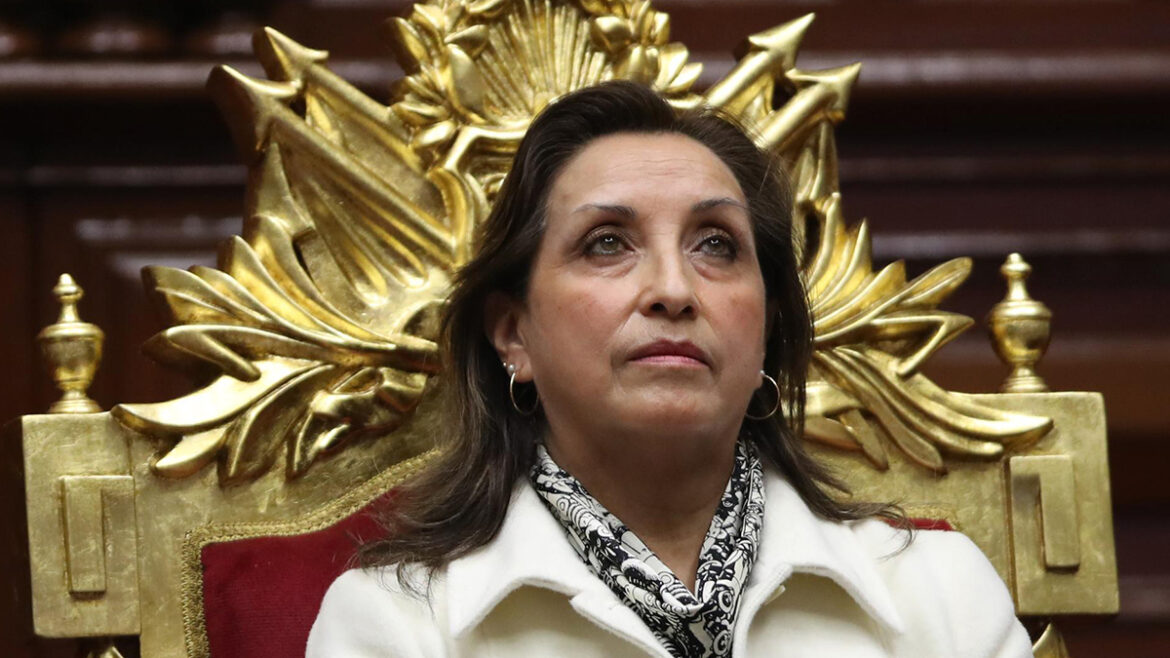 Presentan moción de destitución contra la presidenta de Perú por enriquecimiento ilícito