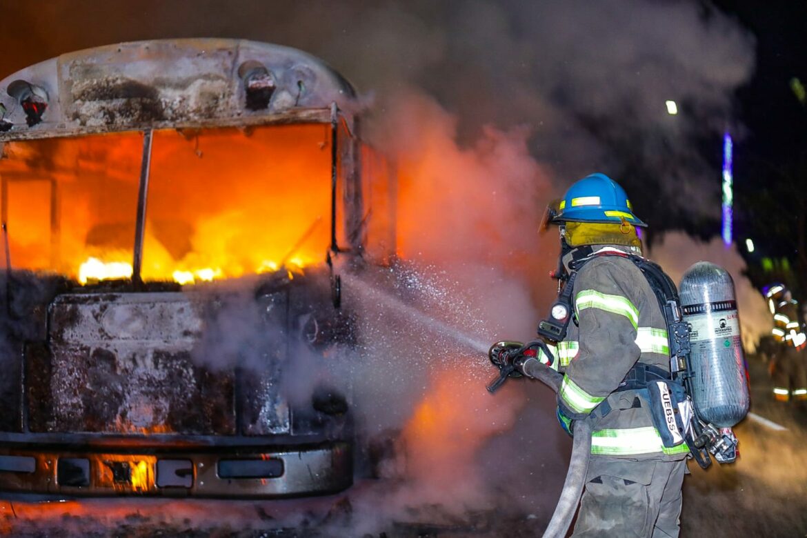 Autobús se incendia en carretera a Comalapa, Olocuilta, La Paz