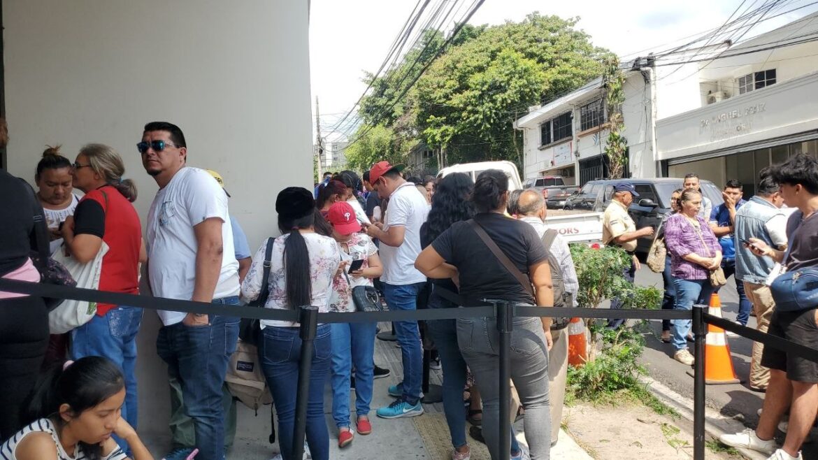 Al menos un centenar de personas denuncian que el TSE no les ha pagado por estar en JRV en las pasadas elecciones