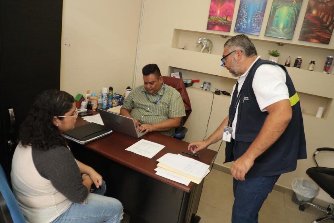Ministro Castro logra que empresa cancele el 100% de los compromisos laborales a mujer despedida