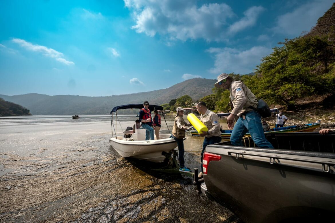 MARN realiza inspecciones ambientales en el lago de Coatepeque