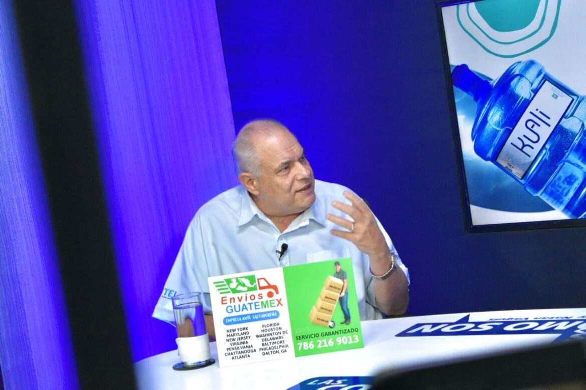 Paul Steiner afirma que se debe reformar la Constitución para «fomentar la transformación y la refundación de la República»