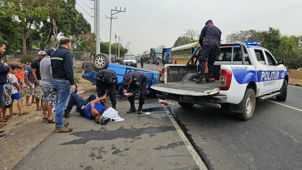 Empresario Omar Ángulo sufre aparatoso accidente en carretera hacia Acajutla