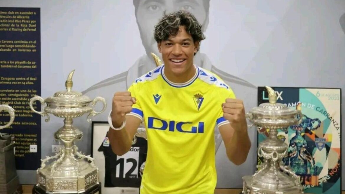 El futbolista Francis Castillo jugará con La Selecta en los próximos encuentros