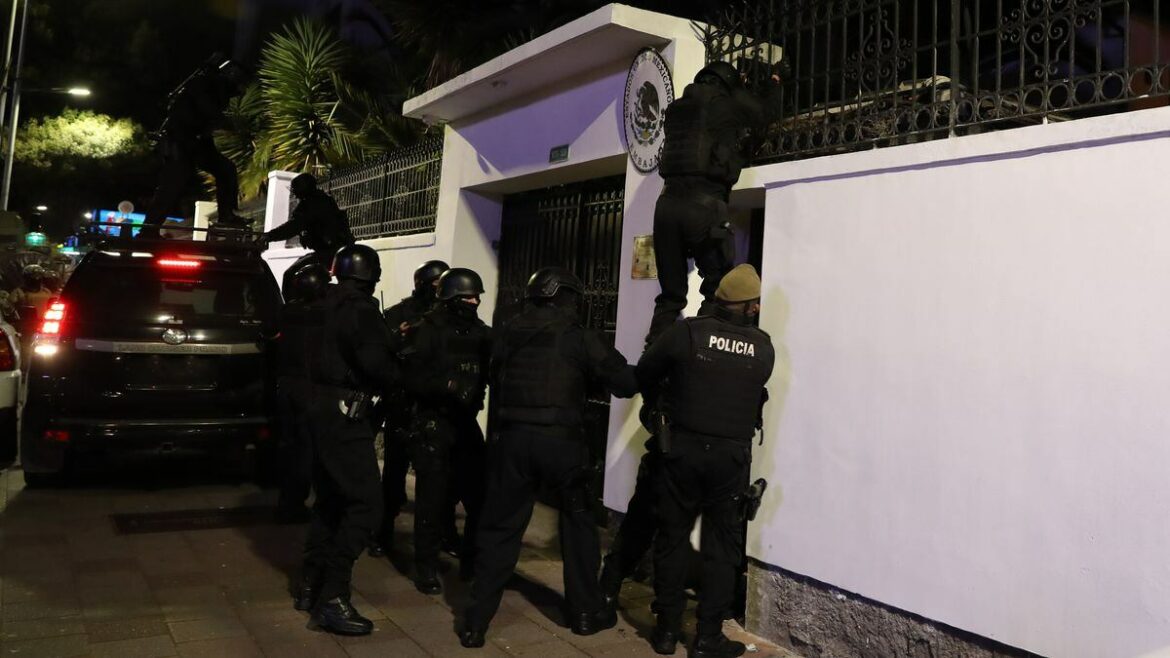 Policía de Ecuador irrumpe embajada mexicana en Quito para capturar al exvicepresidente Jorge Glas