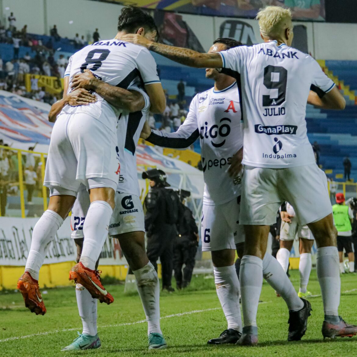 Alianza derrota al Firpo