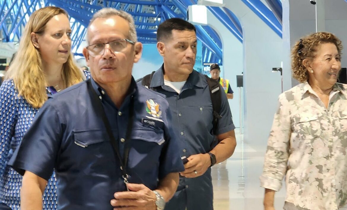 Astronauta Frank Rubio llega a El Salvador
