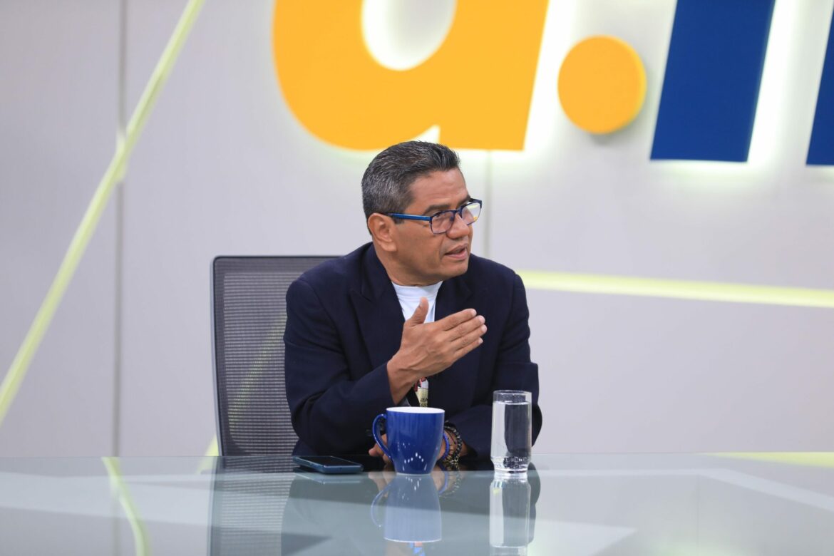 Sociólogo Martínez sobre la recompra de la deuda externa de El Salvador: «genera confianza en los inversionistas nacionales y extranjeros»
