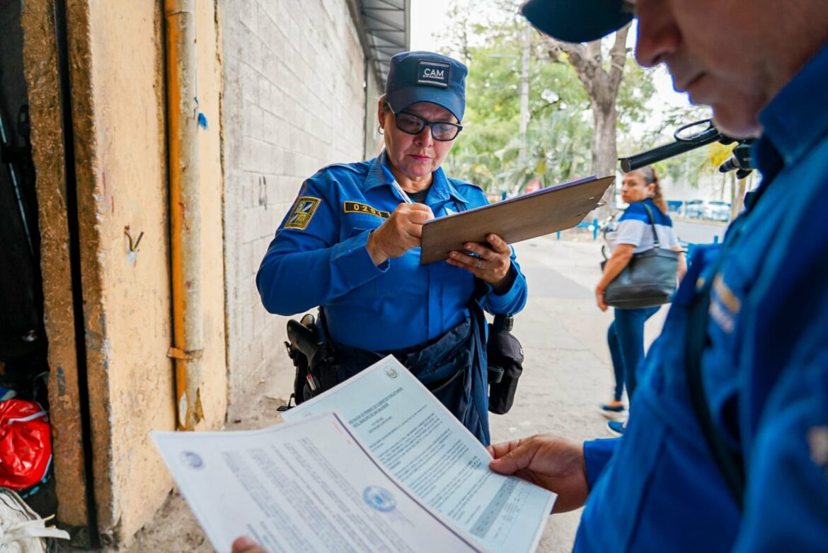 Alcaldía capitalina impuso multas de hasta $2 mil 200 a negocios que no tenían sus documentos en regla