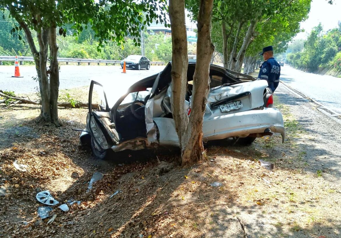Invasión de carril provoca accidente de tránsito en San Pedro Perulapán