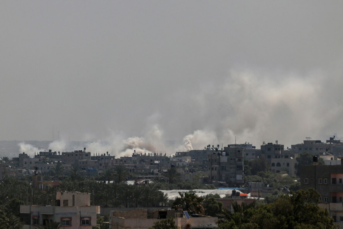 Israel bombardea Gaza de nuevo y se mantiene alerta por amenaza iraní