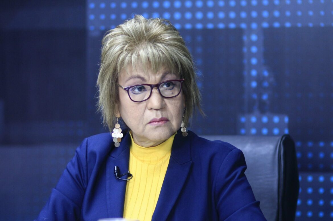 Economista Martínez asegura que los Gobiernos de ARENA y del FMLN debilitaron lo público y lo comunitario para que empresas de Cristiani y de Simán crecieran