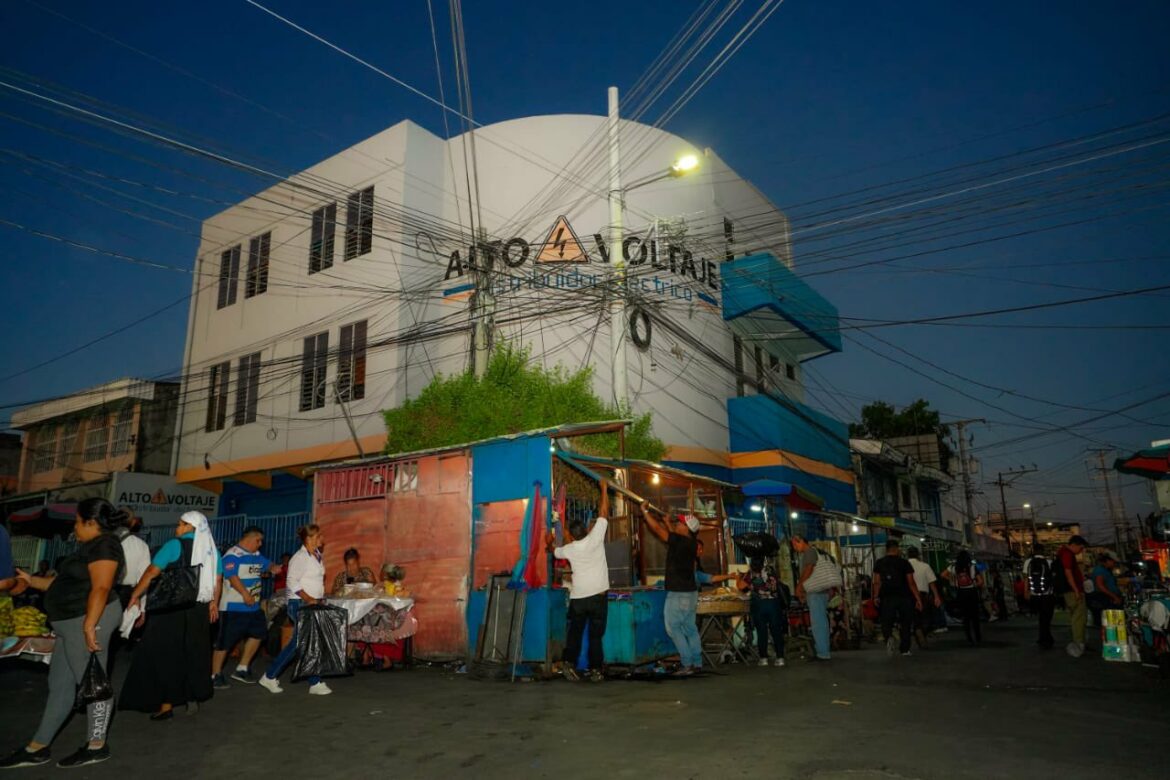 Alcaldía capitalina moviliza de forma voluntaria a más de 200 comerciantes como parte de la fase 4 del Plan Revitalización del Centro Histórico